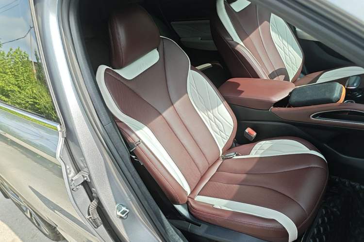 Used Geely Auto Monjaro L 2021 2.0TD DCT EVO Two-Wheel Drive Smart Luxury Version Right Front Seat