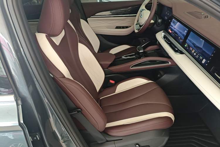 Used Geely Auto Monjaro L 2021 2.0TD DCT EVO Two-Wheel Drive Smart Luxury Version Right Front Seat