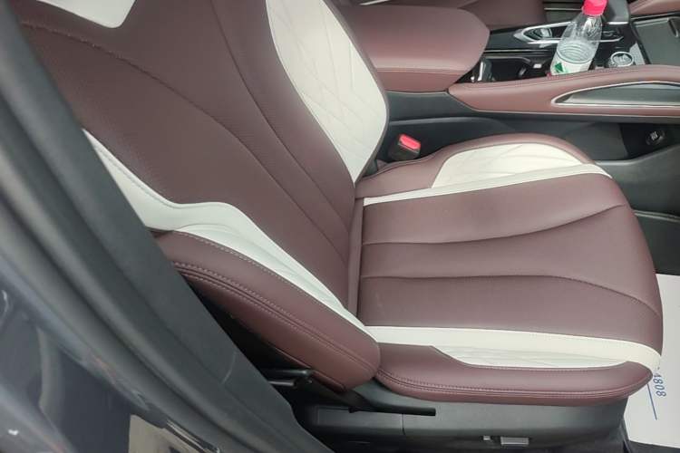 Used Geely Auto Monjaro L 2021 2.0TD DCT EVO Two-Wheel Drive Smart Luxury Version Right Front Seat