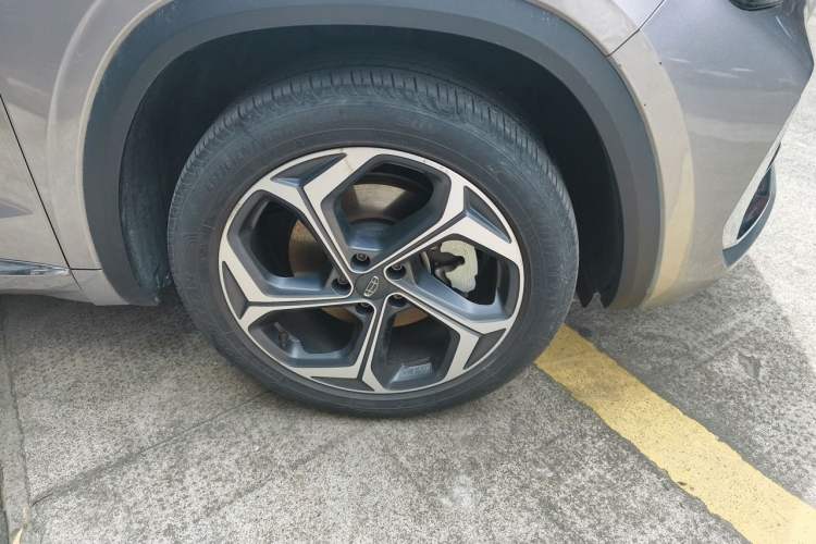 Used Geely Auto Monjaro L 2021 2.0TD DCT EVO Two-Wheel Drive Prestige Version Right Front Wheel Hub