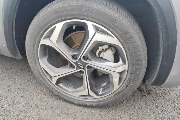 Used Geely Auto Monjaro L 2021 2.0TD DCT EVO Two-Wheel Drive Prestige Version Right Front Wheel Hub