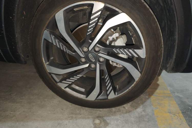 Used Geely Auto Monjaro L 2021 2.0TD DCT EVO Two-Wheel Drive Smart Luxury Version Right Front Wheel Hub