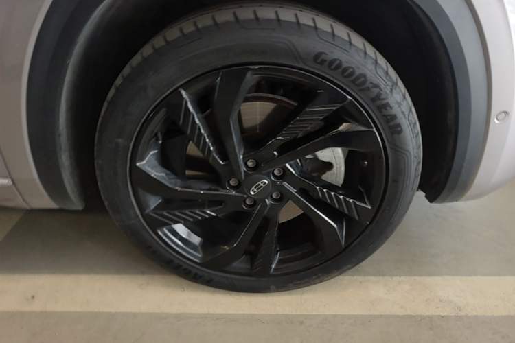 Used Geely Auto Monjaro L 2021 2.0TD High-Power Automatic All-Wheel-Drive Flagship Version Right Front Wheel Hub
