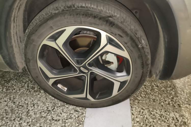 Used Geely Auto Monjaro L 2021 2.0TD DCT EVO Two-Wheel Drive Prestige Version Right Front Wheel Hub