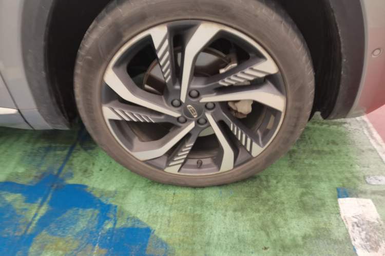 Used Geely Auto Monjaro L 2021 2.0TD DCT EVO Two-Wheel Drive Smart Luxury Version Right Front Wheel Hub