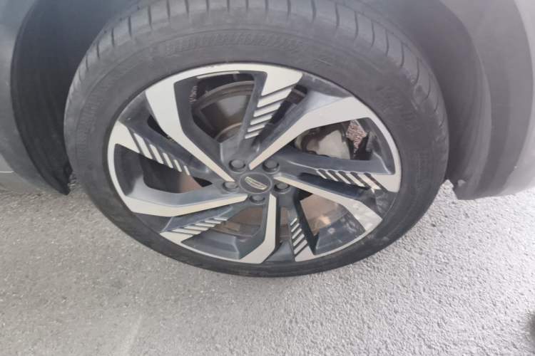 Used Geely Auto Monjaro L 2021 2.0TD DCT EVO Two-Wheel-Drive Flagship Version Right Front Wheel Hub