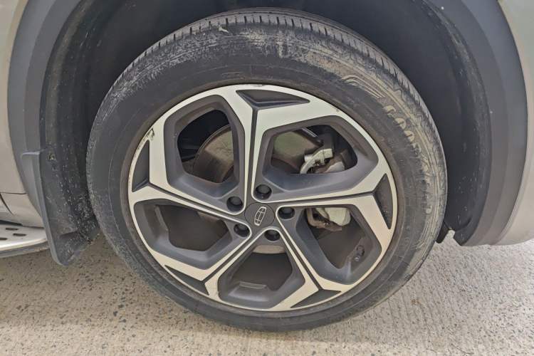 Used Geely Auto Monjaro L 2021 2.0TD DCT EVO Two-Wheel Drive Prestige Version Right Front Wheel Hub