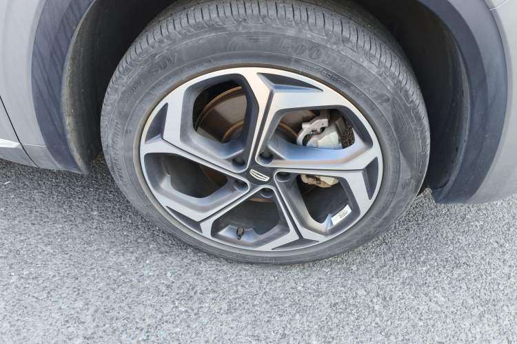 Used Geely Auto Monjaro L 2021 2.0TD DCT EVO Two-Wheel Drive Prestige Version Right Front Wheel Hub