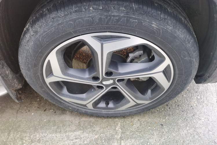 Used Geely Auto Monjaro L 2021 2.0TD DCT EVO Two-Wheel Drive Prestige Version Right Front Wheel Hub