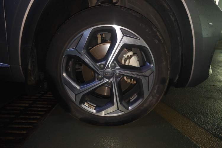 Used Geely Auto Monjaro L 2021 2.0TD DCT EVO Two-Wheel Drive Prestige Version Right Front Wheel Hub