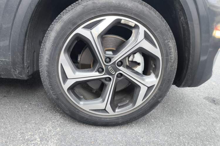 Used Geely Auto Monjaro L 2021 2.0TD DCT EVO Two-Wheel Drive Prestige Version Right Front Wheel Hub
