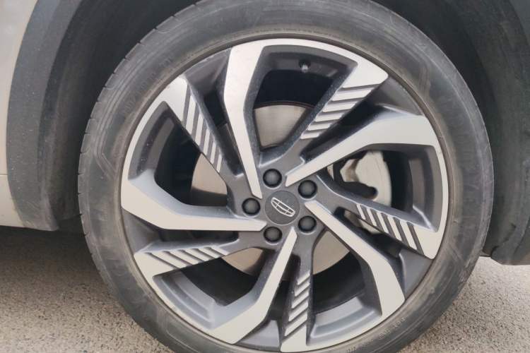 Used Geely Auto Monjaro L 2021 2.0TD High-Power Automatic All-Wheel-Drive Flagship Version Right Front Wheel Hub