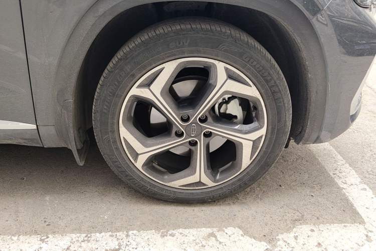 Used Geely Auto Monjaro L 2021 2.0TD DCT EVO Two-Wheel Drive Prestige Version Right Front Wheel Hub