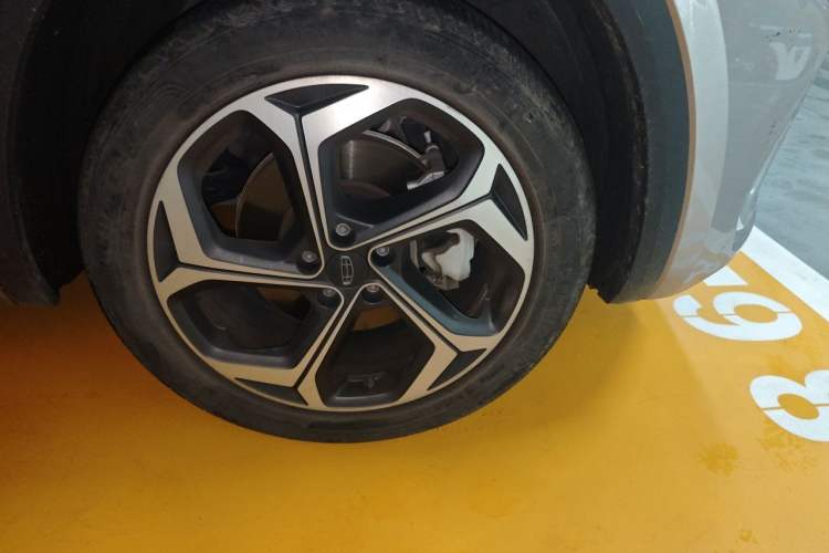 Used Geely Auto Monjaro L 2021 2.0TD DCT EVO Two-Wheel Drive Prestige Version Right Front Wheel Hub