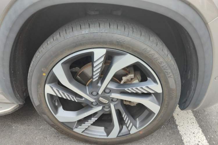 Used Geely Auto Monjaro L 2021 2.0TD DCT EVO Two-Wheel-Drive Flagship Version Right Front Wheel Hub