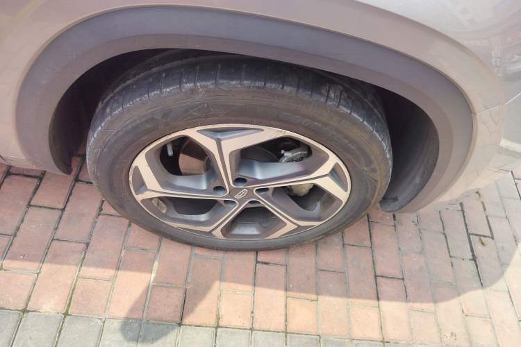 Used Geely Auto Monjaro L 2021 2.0TD DCT EVO Two-Wheel Drive Prestige Version Right Front Wheel Hub
