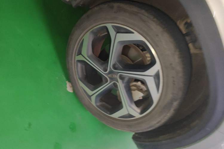 Used Geely Auto Monjaro L 2021 2.0TD DCT EVO Two-Wheel Drive Prestige Version Right Front Wheel Hub