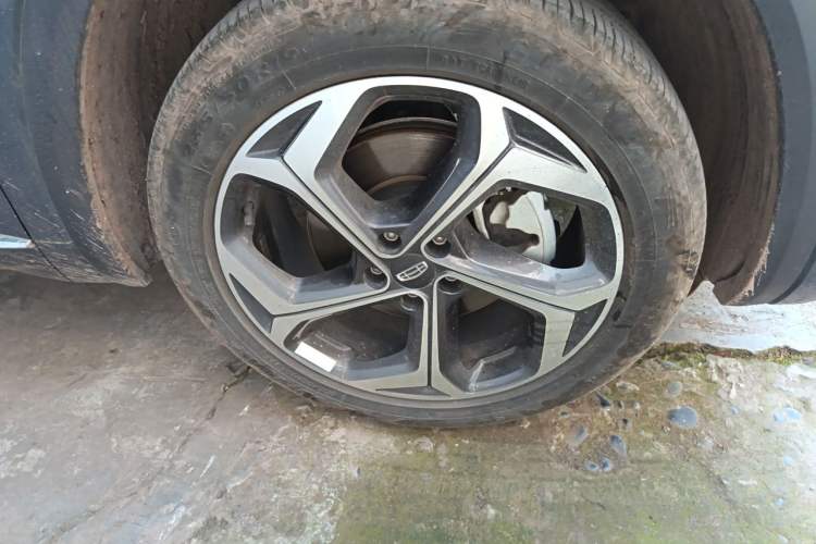 Used Geely Auto Monjaro L 2021 2.0TD DCT EVO Two-Wheel Drive Prestige Version Right Front Wheel Hub