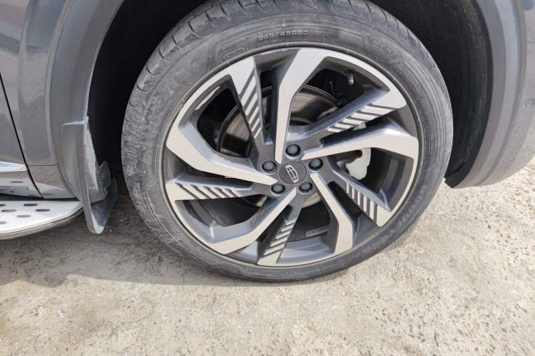 Used Geely Auto Monjaro L 2021 2.0TD DCT EVO Two-Wheel Drive Prestige Version Right Front Wheel Hub