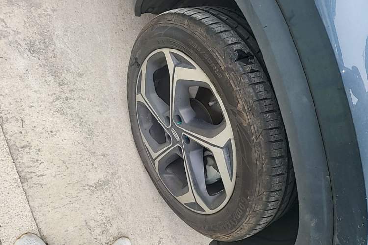 Used Geely Auto Monjaro L 2021 2.0TD DCT EVO Two-Wheel Drive Prestige Version Right Front Wheel Hub