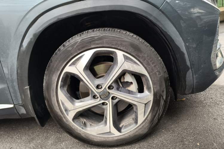 Used Geely Auto Monjaro L 2021 2.0TD DCT EVO Two-Wheel Drive Prestige Version Right Front Wheel Hub
