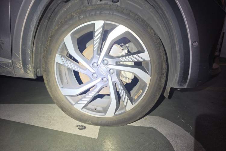 Used Geely Auto Monjaro L 2021 2.0TD DCT EVO Two-Wheel Drive Smart Luxury Version Right Front Wheel Hub