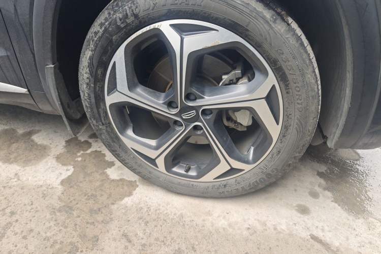 Used Geely Auto Monjaro L 2021 2.0TD DCT EVO Two-Wheel Drive Prestige Version Right Front Wheel Hub