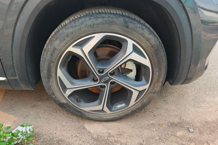 Used Geely Auto Monjaro L 2021 2.0TD DCT EVO Two-Wheel Drive Prestige Version Right Front Wheel Hub