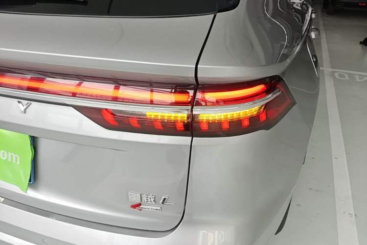 Used Geely Auto Monjaro L 2021 2.0TD High-Power Automatic All-Wheel Drive Luxury Version Right Rear Taillight