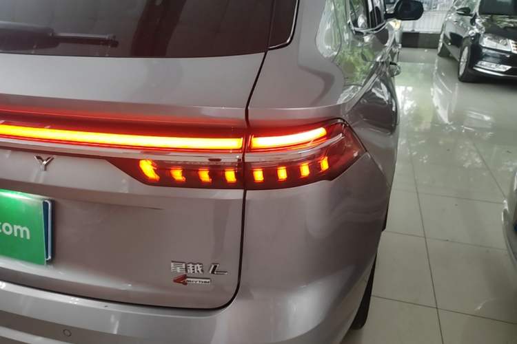 Used Geely Auto Monjaro L 2021 2.0TD High-Power Automatic All-Wheel-Drive Flagship Version Right Rear Taillight