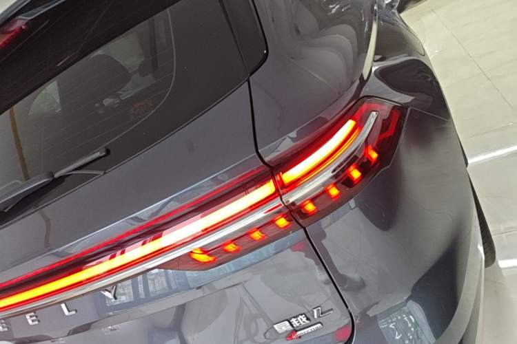 Used Geely Auto Monjaro L 2021 2.0TD High-Power Automatic All-Wheel Drive Luxury Version Right Rear Taillight