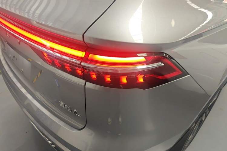 Used Geely Auto Monjaro L 2021 2.0TD DCT EVO Two-Wheel Drive Smart Luxury Version Right Rear Taillight