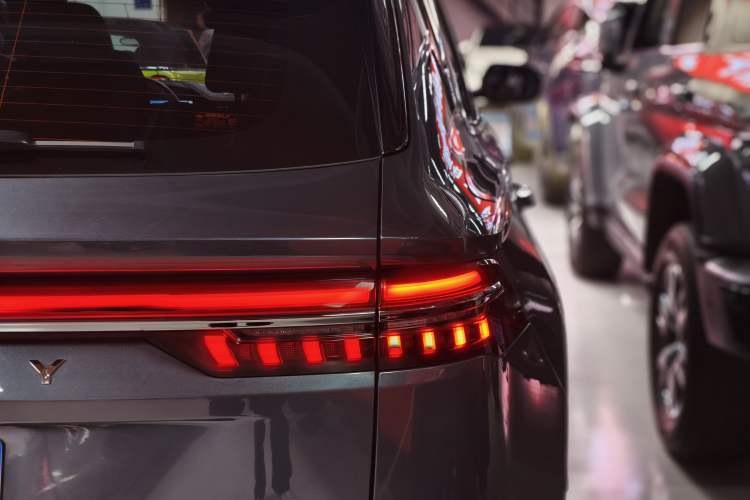 Used Geely Auto Monjaro L 2021 2.0TD DCT EVO Two-Wheel Drive Prestige Version Right Rear Taillight