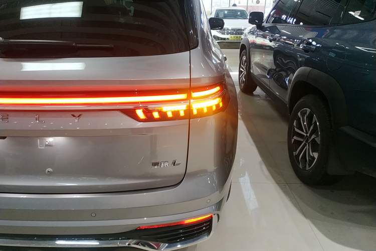 Used Geely Auto Monjaro L 2021 2.0TD DCT EVO Two-Wheel Drive Smart Luxury Version Right Rear Taillight