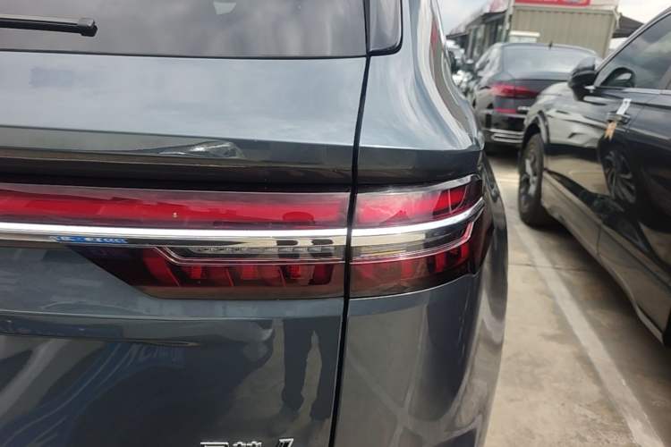 Used Geely Auto Monjaro L 2021 2.0TD DCT EVO Two-Wheel Drive Smart Luxury Version Right Rear Taillight