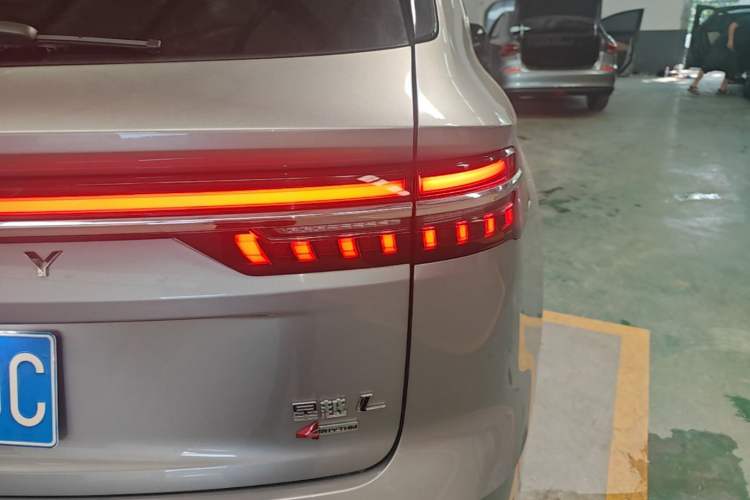 Used Geely Auto Monjaro L 2021 2.0TD High-Power Automatic All-Wheel-Drive Flagship Version Right Rear Taillight