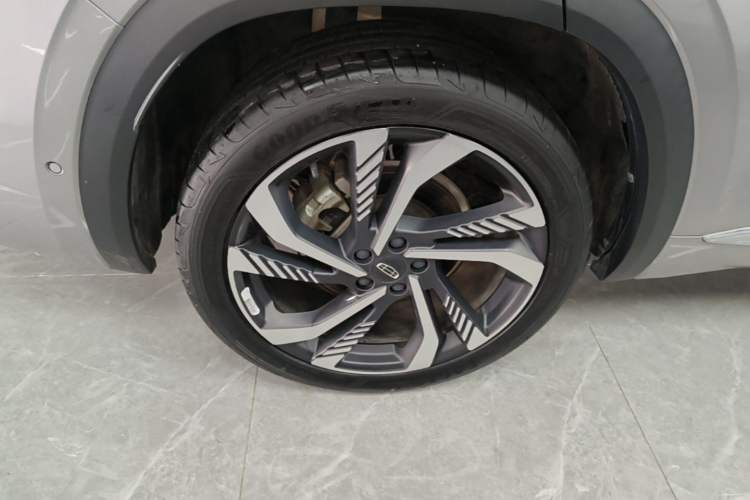 Used Geely Auto Monjaro L 2021 2.0TD DCT EVO Two-Wheel Drive Smart Luxury Version Right Rear Wheel Hub