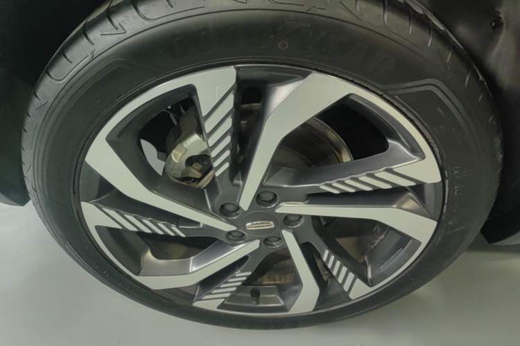 Used Geely Auto Monjaro L 2021 2.0TD DCT EVO Two-Wheel-Drive Flagship Version Right Rear Wheel Hub