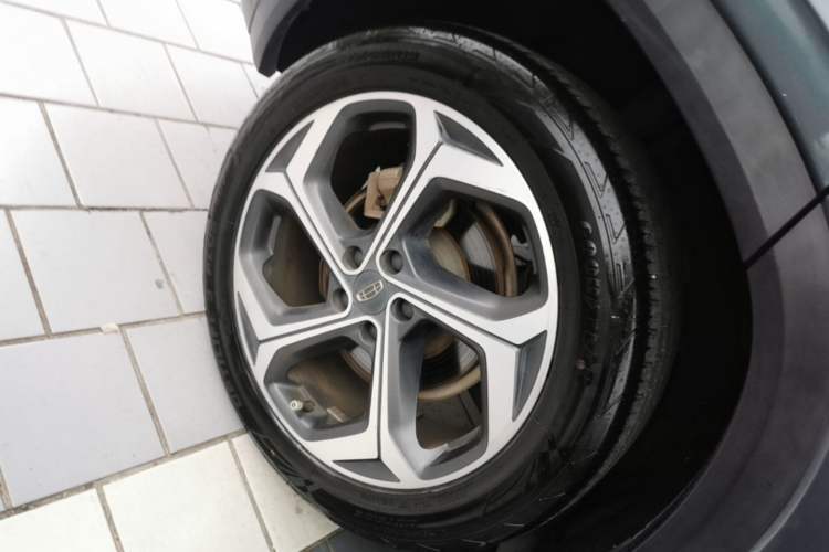 Used Geely Auto Monjaro L 2021 2.0TD DCT EVO Two-Wheel Drive Prestige Version Right Rear Wheel Hub