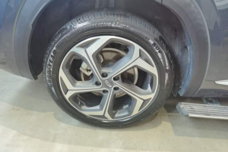 Used Geely Auto Monjaro L 2021 2.0TD DCT EVO Two-Wheel Drive Prestige Version Right Rear Wheel Hub