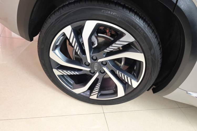 Used Geely Auto Monjaro L 2021 2.0TD DCT EVO Two-Wheel Drive Smart Luxury Version Right Rear Wheel Hub