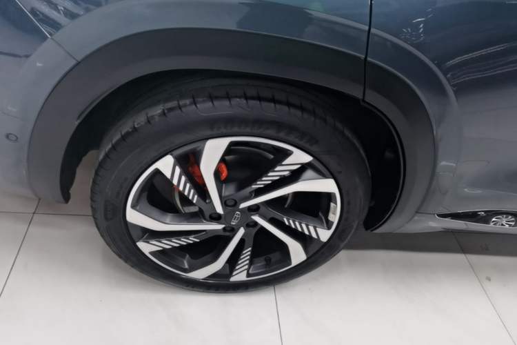 Used Geely Auto Monjaro L 2021 2.0TD DCT EVO Two-Wheel Drive Smart Luxury Version Right Rear Wheel Hub