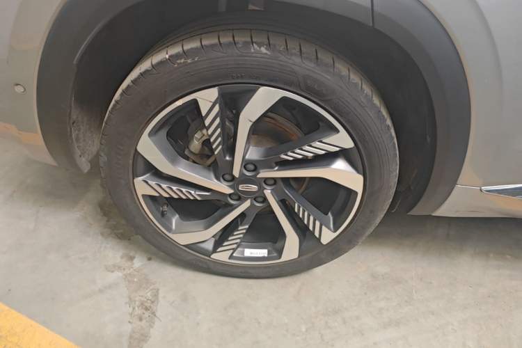 Used Geely Auto Monjaro L 2021 2.0TD High-Power Automatic All-Wheel-Drive Flagship Version Right Rear Wheel Hub