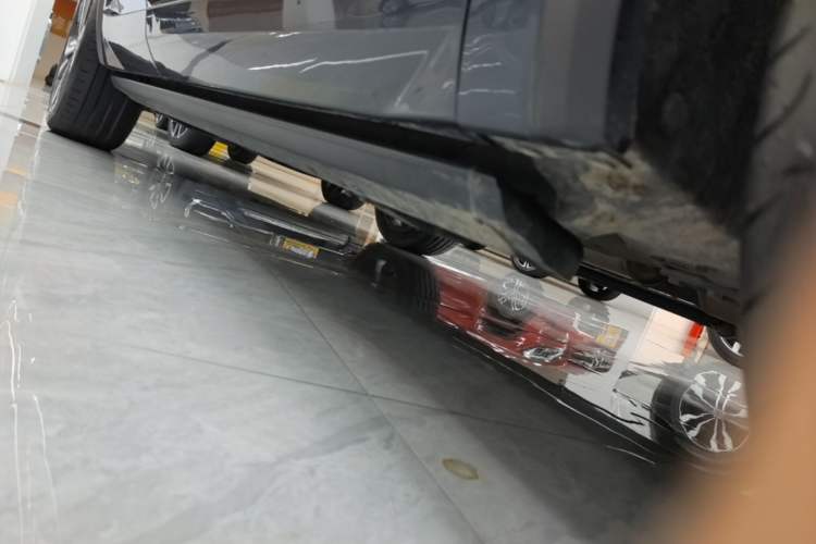Used Geely Auto Monjaro L 2021 2.0TD DCT EVO Two-Wheel Drive Smart Luxury Version Right Side Sill