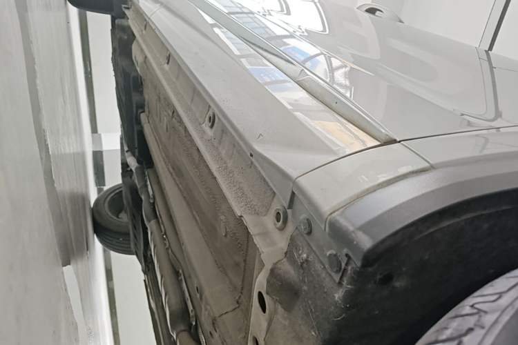 Used Geely Auto Monjaro L 2021 2.0TD High-Power Automatic All-Wheel Drive Luxury Version Right Side Sill