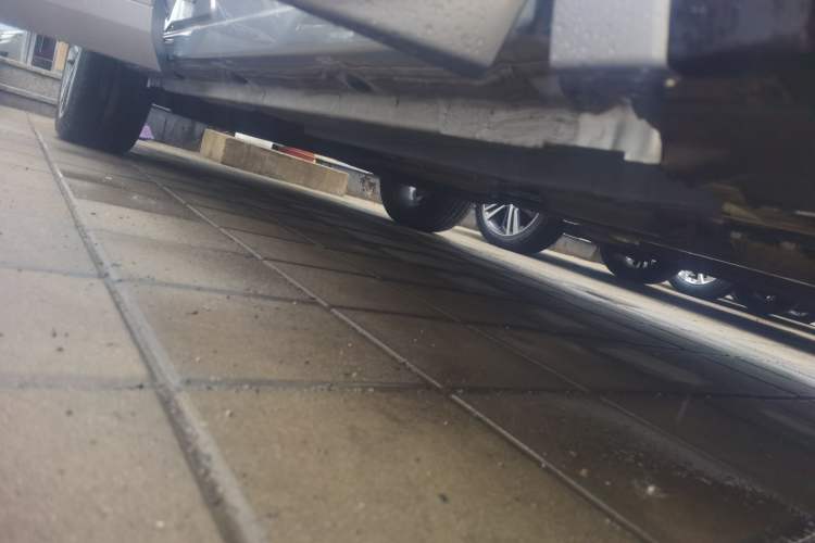 Used Geely Auto Monjaro L 2021 2.0TD DCT EVO Two-Wheel Drive Smart Luxury Version Right Side Sill