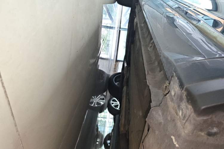 Used Geely Auto Monjaro L 2021 2.0TD High-Power Automatic All-Wheel Drive Luxury Version Right Side Sill