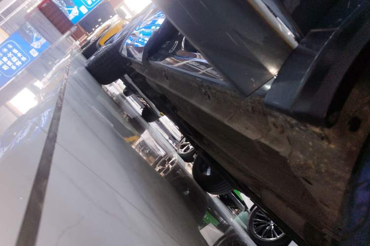 Used Geely Auto Monjaro L 2021 2.0TD DCT EVO Two-Wheel Drive Smart Luxury Version Right Side Sill