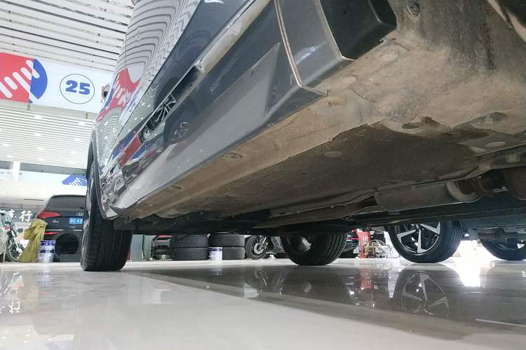 Used Geely Auto Monjaro L 2021 2.0TD DCT EVO Two-Wheel Drive Smart Luxury Version Right Side Sill