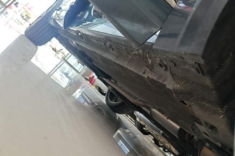 Used Geely Auto Monjaro L 2021 2.0TD DCT EVO Two-Wheel Drive Smart Luxury Version Right Side Sill
